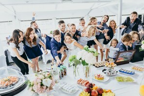 Petit déjeuner continental (19 EUR par personne)