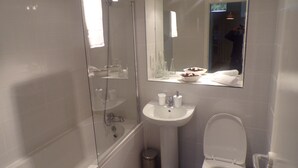 Apartment, 1 Bedroom | Bathroom | Shower, free toiletries, hair dryer, towels - George Square - City Centre Suites (Glasgow)