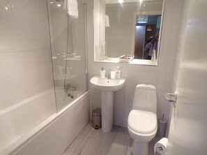 Classic Apartment, 1 Bedroom | Bathroom | Shower, hair dryer, towels