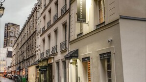 A row of historic buildings with a prominent 'ONEBELLO Residence' sign. - Hôtel Résidence Montebello (Paris)