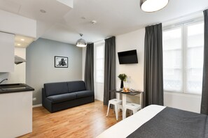 Superior Studio | Living area