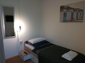 Standaard eenpersoonskamer | Een bureau, gratis wifi, beddengoed