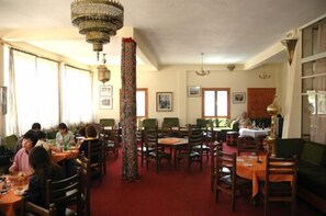 3 restaurants, breakfast, lunch served; local and international cuisine 