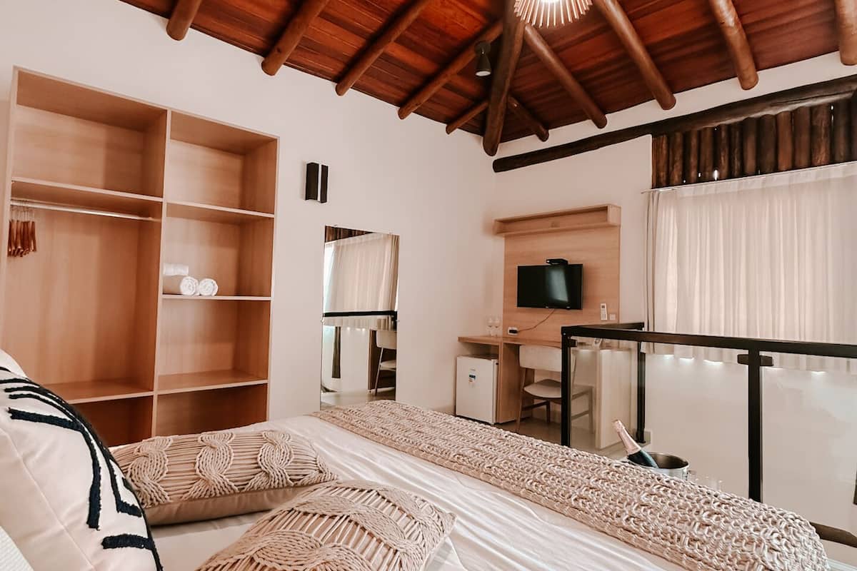 premium vista mar - escada para acesso | premium bedding, pillow-top beds, minibar, individually furnished