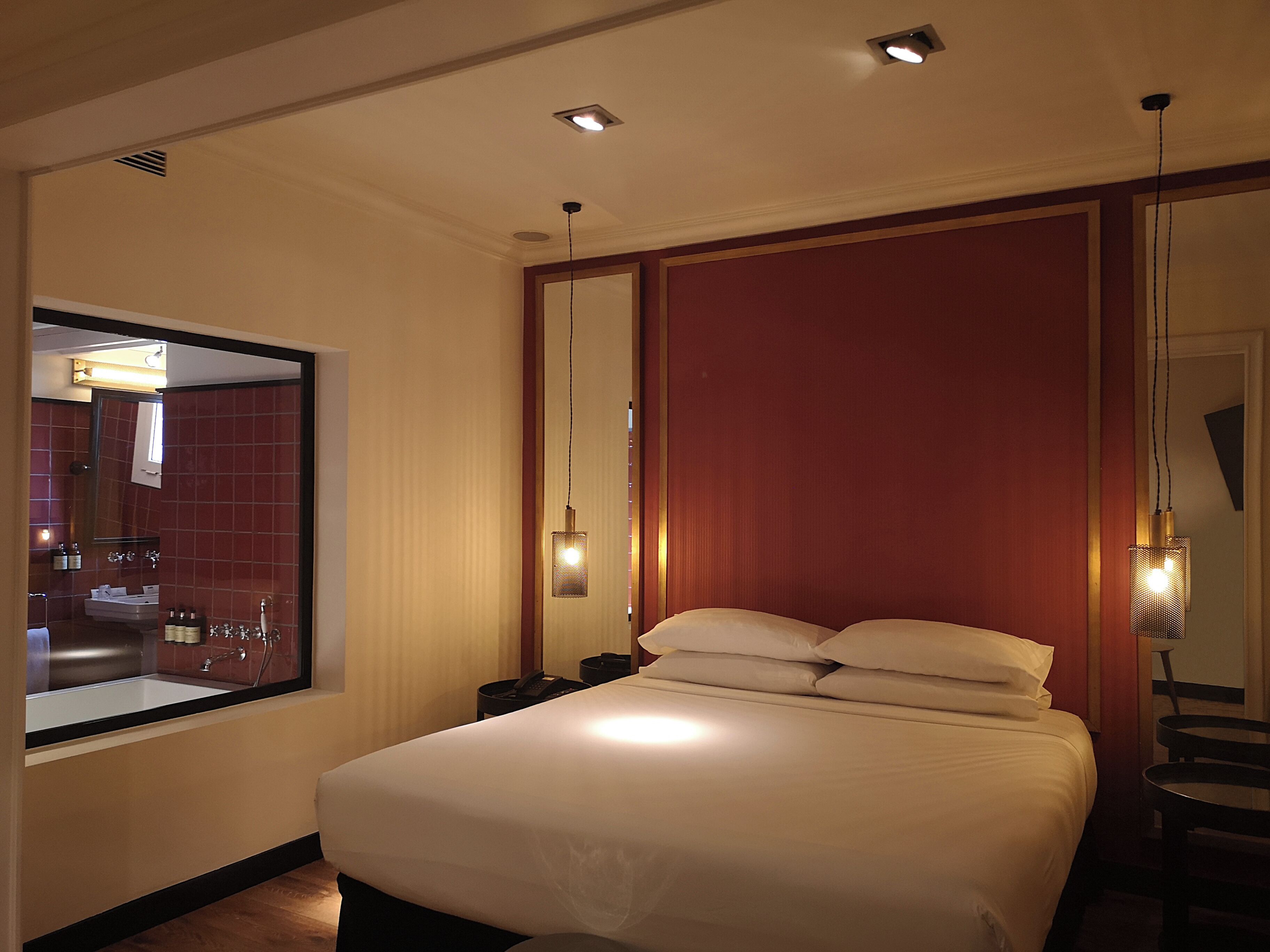 Habitación Deluxe, hidromasaje | Edredón, camas con efecto memoria y caja de seguridad en la habitación 