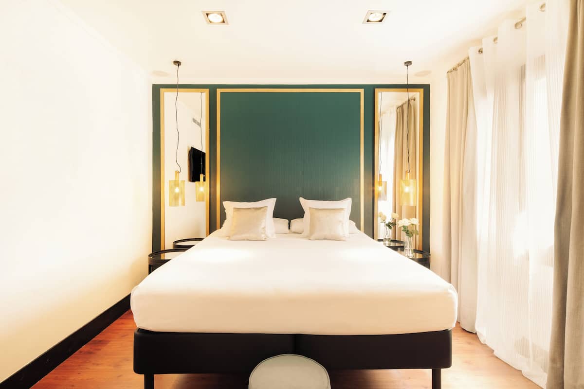 1 bedroom, down duvets, memory-foam beds, in-room safe