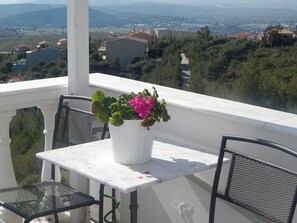 Villa | Terrace/patio - Peggy's Villa (Rafina-Pikermi)
