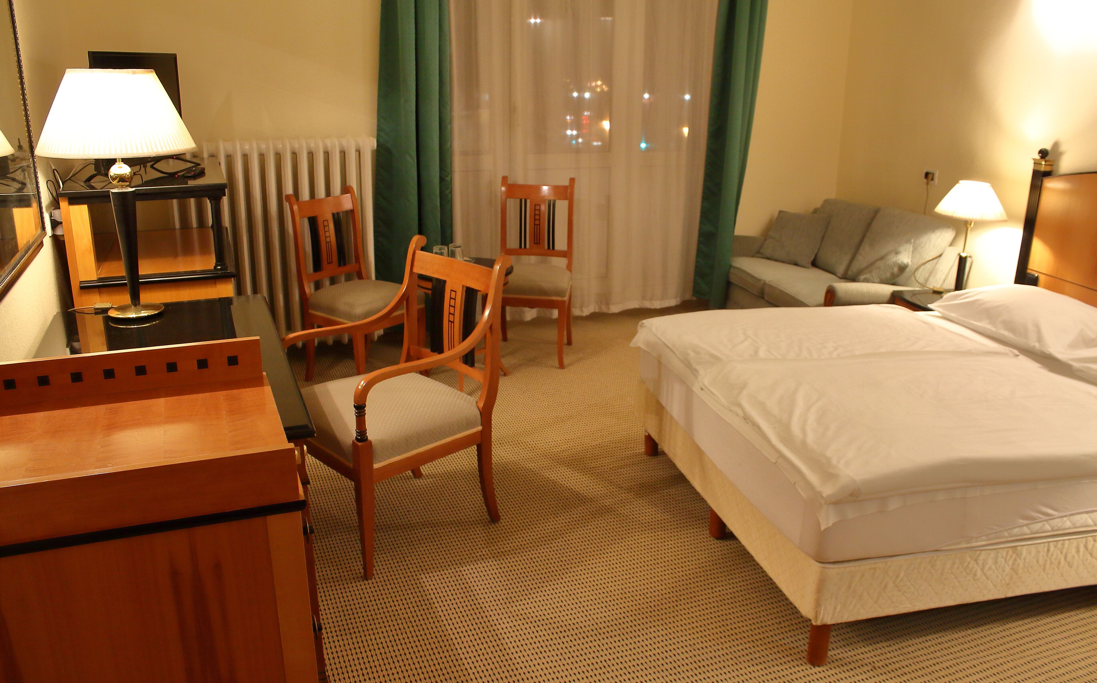 1 bedroom, premium bedding, minibar, desk
