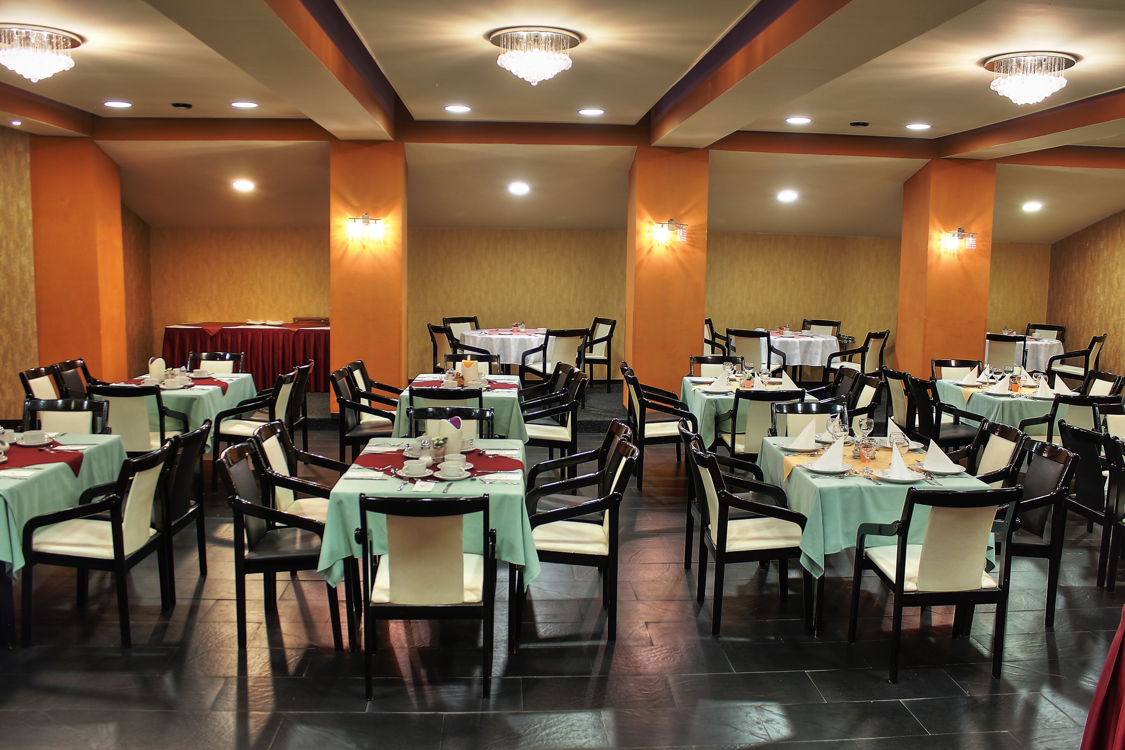 free buffet breakfast