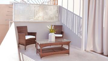 Double Room (Seating area) | Balcony