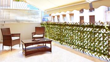 Premium bedding, soundproofing, iron/ironing board, free WiFi