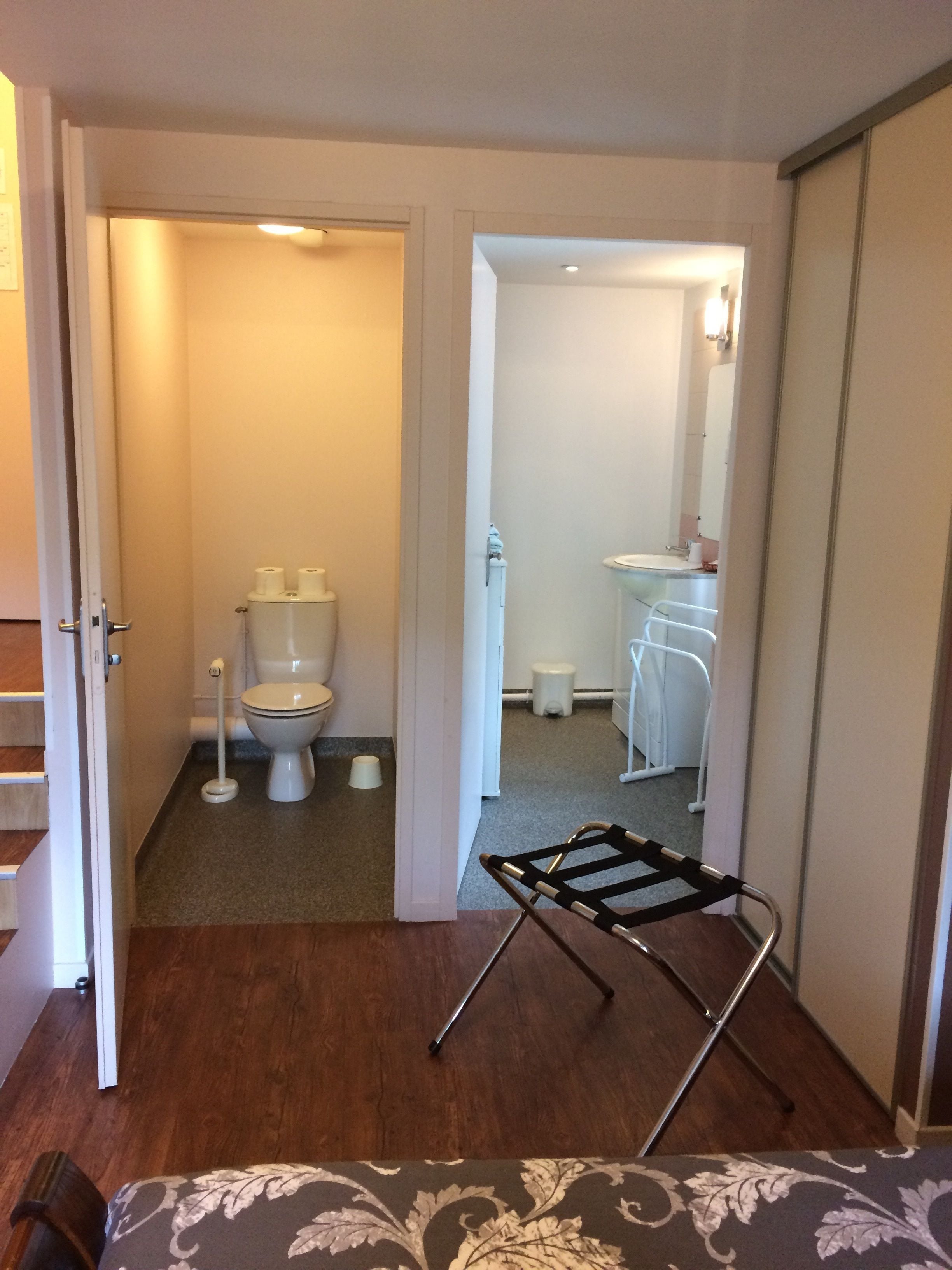 triple room | in-room safe, desk, soundproofing, cots/infant beds