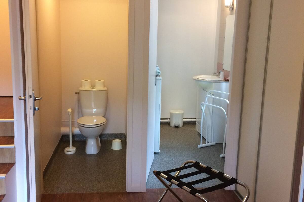 triple room | in-room safe, desk, soundproofing, cots/infant beds