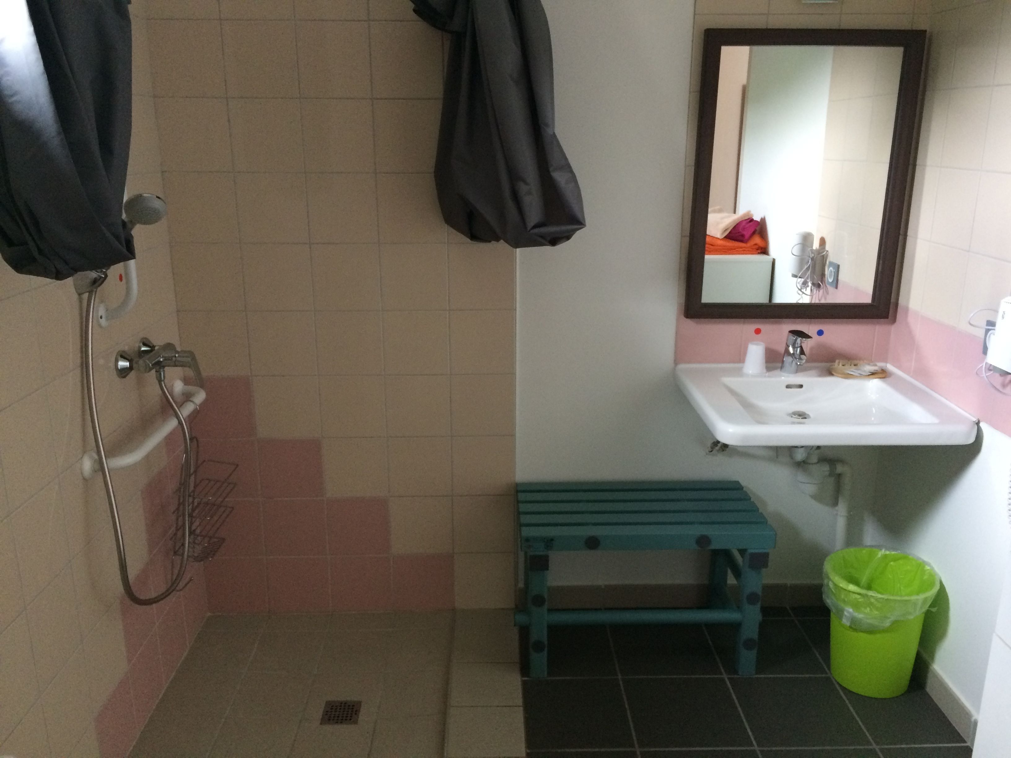 twin room | in-room safe, desk, soundproofing, cots/infant beds