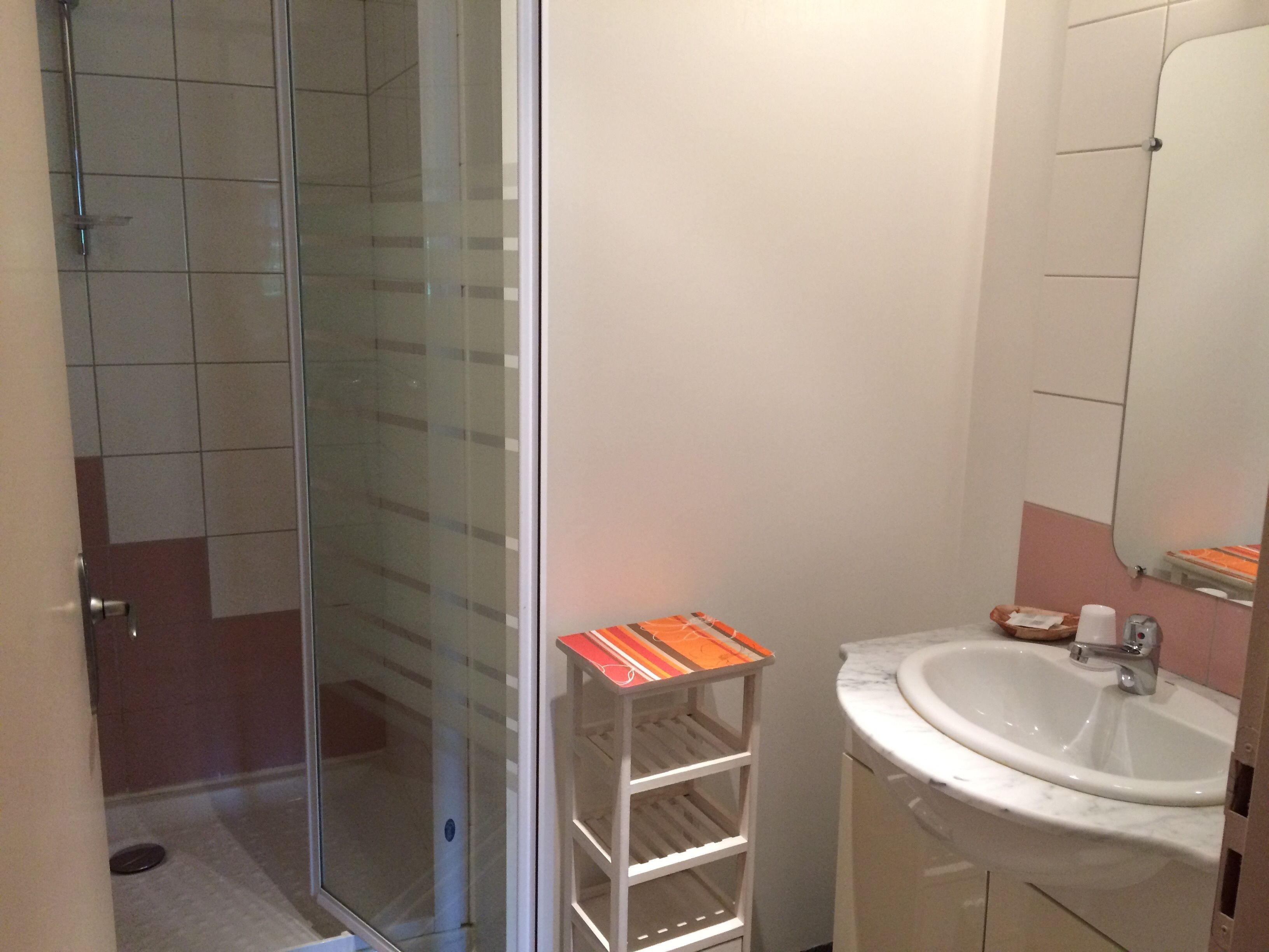 triple room | in-room safe, desk, soundproofing, cots/infant beds