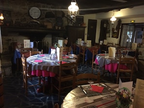 Lunch, dinner served; Regional cuisine, alfresco dining  - Auberge des Pyrénées (Campan)