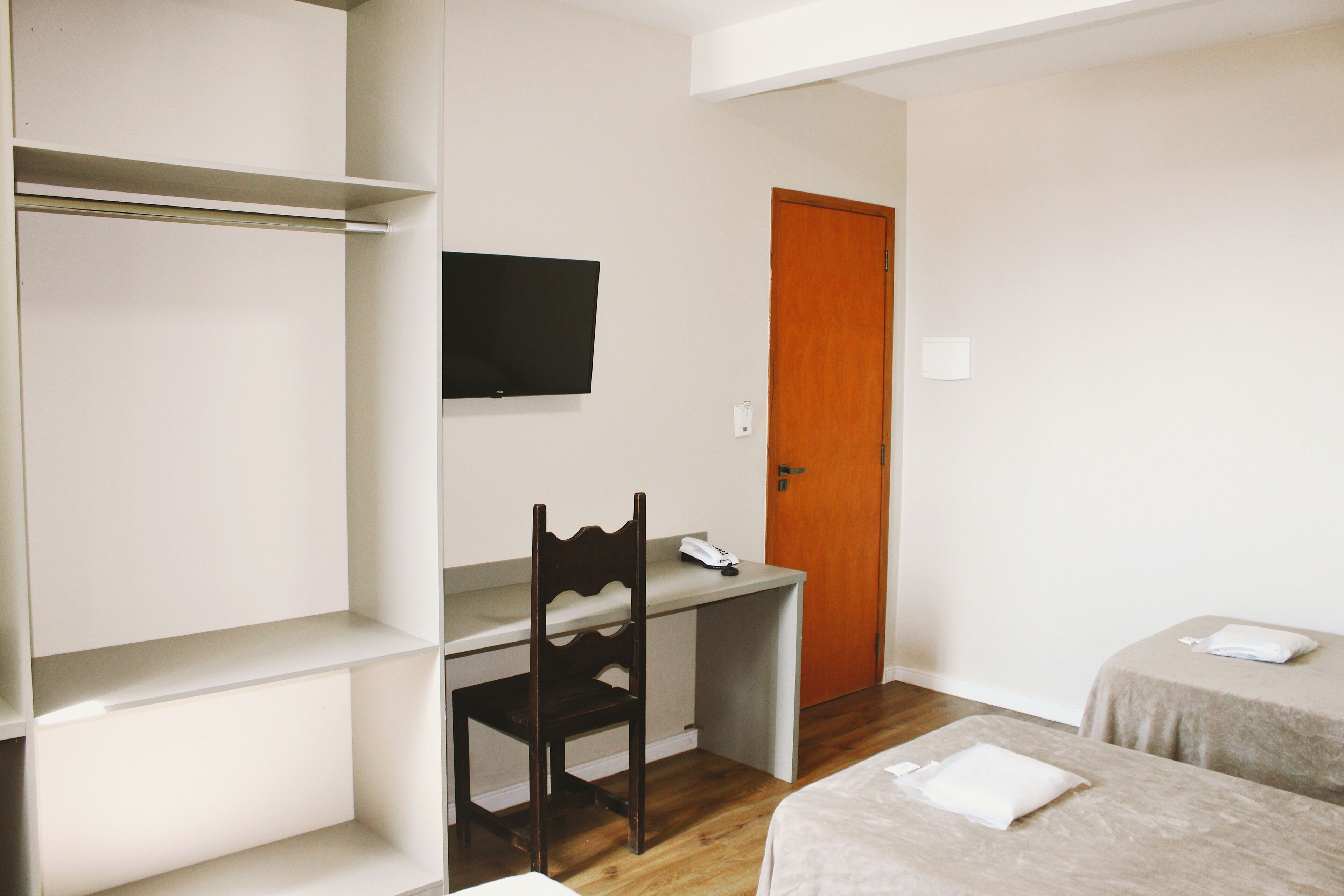 comfort triple room | television