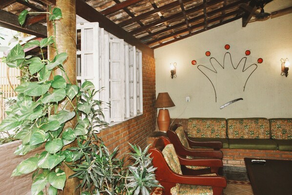 Coin salon dans le hall