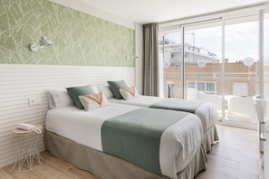 In-room safe, desk, blackout curtains, iron/ironing board - Seaborn by Pillow (Salou)