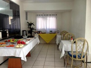 Free daily buffet breakfast