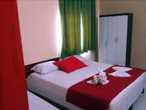 Triple Room | Minibar, blackout drapes, iron/ironing board, free WiFi - Nalu Beach Hotel (Fortaleza)
