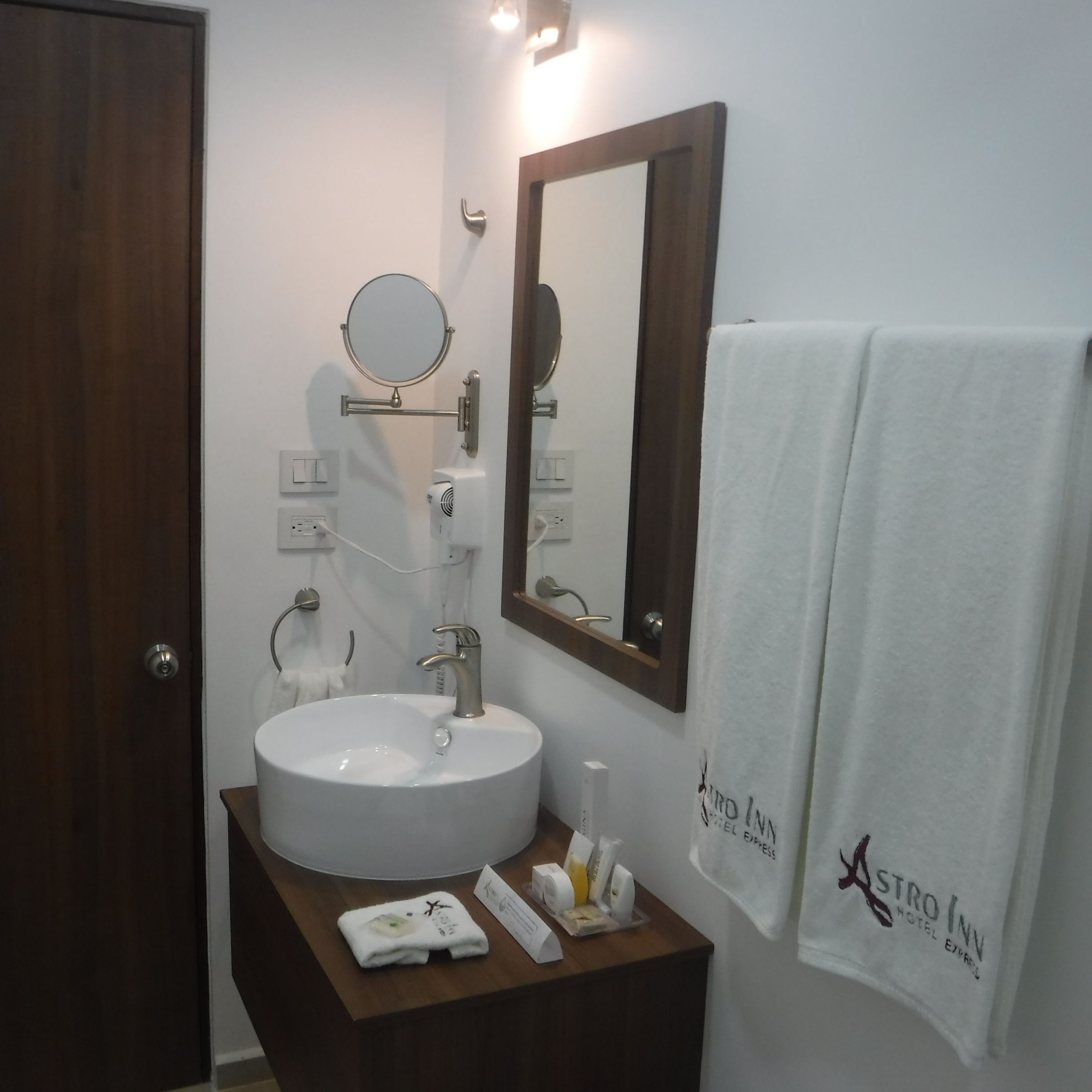 executive room | bathroom sink