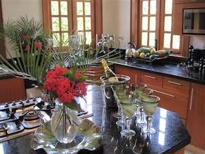 Villa | Eigene Küche | Großer Kühlschrank, Mikrowelle, Ofen, Herdplatte