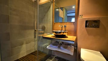 Economy-Studio | Badezimmer | Dusche, kostenlose Toilettenartikel, Haartrockner, Hausschuhe