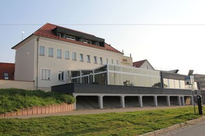 Front of property - Höll am Main (Ruesselsheim)