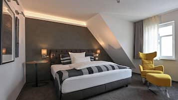 Suite, 1 King Bed with Sofa bed, Kitchenette | Minibar, in-room safe, desk, soundproofing