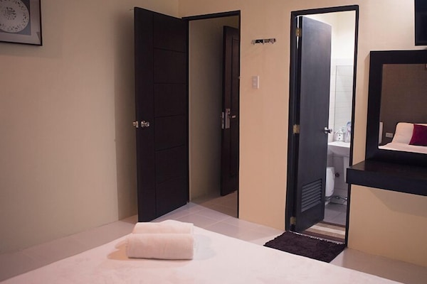 In-room safe, rollaway beds, bed sheets, wheelchair access