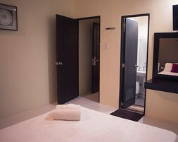 In-room safe, rollaway beds, bed sheets, wheelchair access