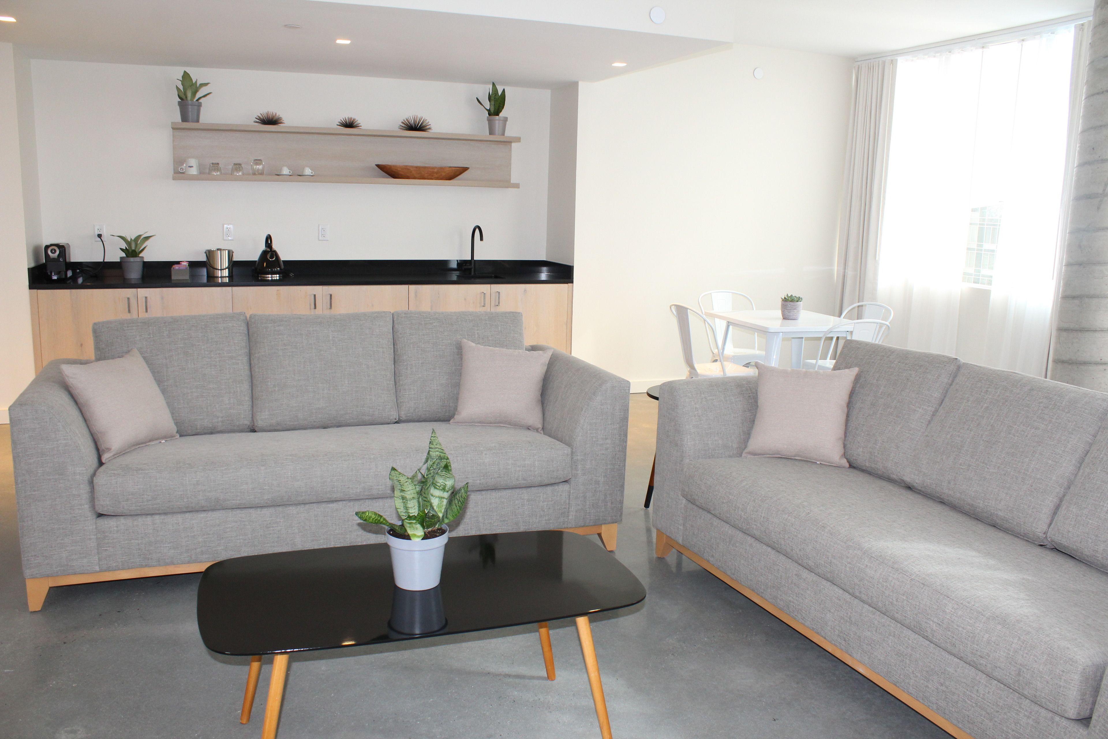 exclusive suite, 1 king bed | living room | flat-screen tv