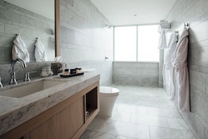 Junior Suite, 1 King Bed | Bathroom | Shower, rainfall showerhead, free toiletries, hair dryer