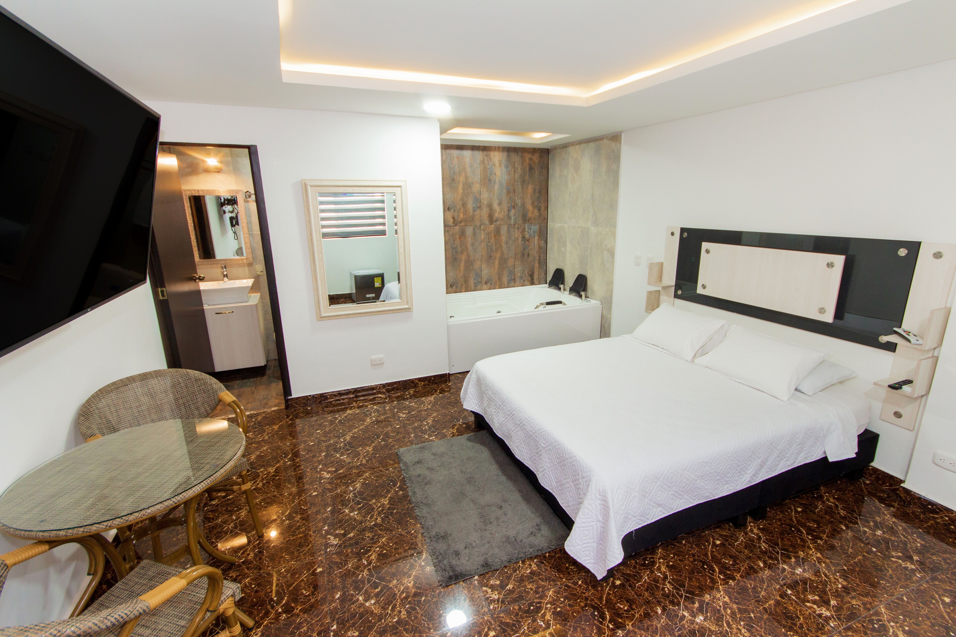 Deluxe Suite, 1 Bedroom | Egyptian cotton sheets, premium bedding, soundproofing, free WiFi