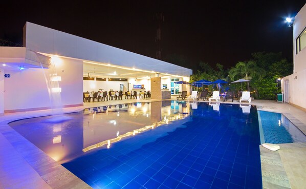 Outdoor pool - Hotel Oasis De La Colina (Girardot)