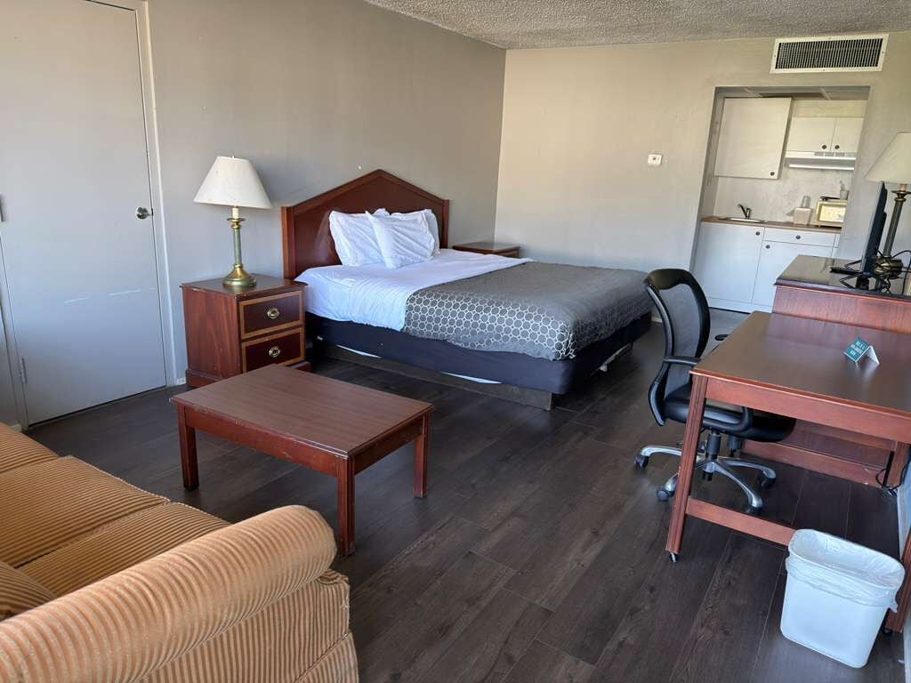 Desk, iron/ironing board, free WiFi, bed sheets