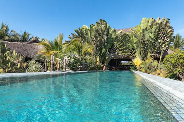 Rom, 1 kingsize-seng, ved fjell | Oppholdsområde | Flatskjerm-TV og DVD-spiller