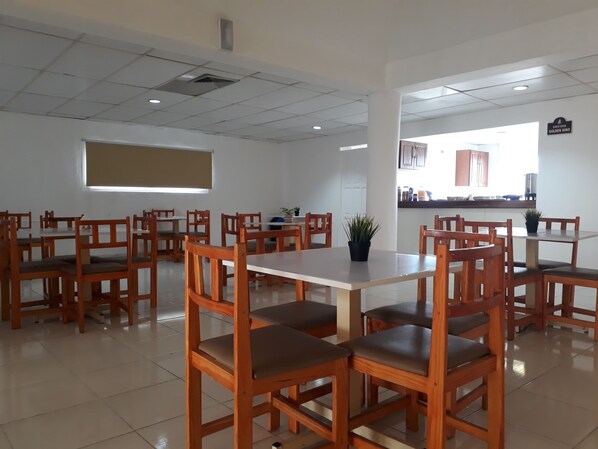 Free daily continental breakfast  - Ruben's Hotel (Santo Domingo)