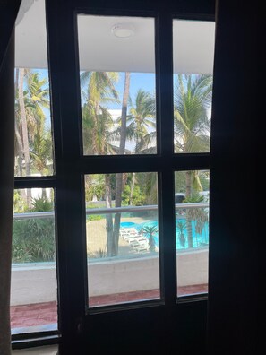 Desk, iron/ironing board, free WiFi, bed sheets - Essen's Hotel (Mazatlán)