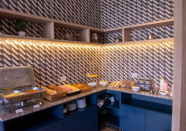 包含每日自助早餐