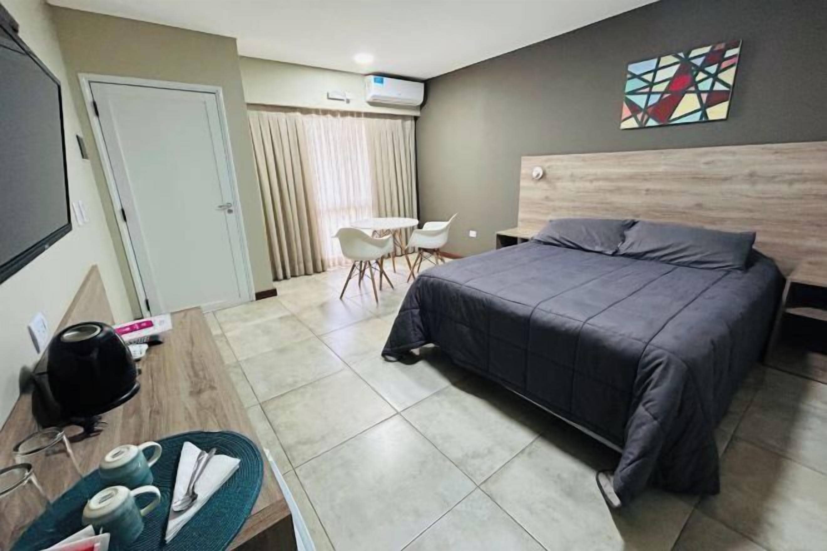 1 slaapkamer, een kluis op de kamer, een strijkplank/strijkijzer