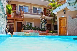 Kolam renang outdoor
