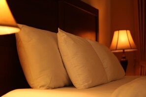 Kamar Single, 1 Tempat Tidur King | Meja kerja, kedap suara, setrika/meja setrika, dan Wi-Fi gratis