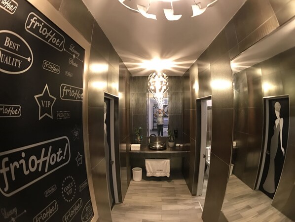 Interior detail - FrioHot Hotel (Boca Chica)