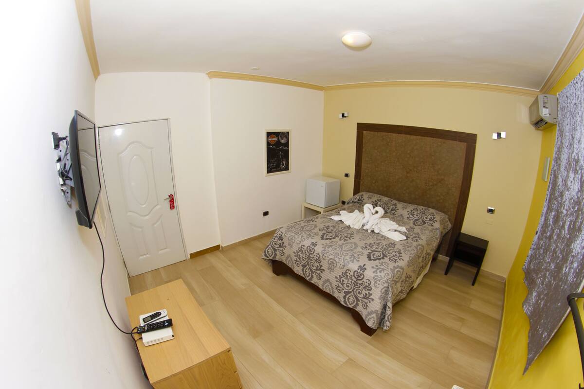 In-room safe, desk, WiFi (free), bed sheets
