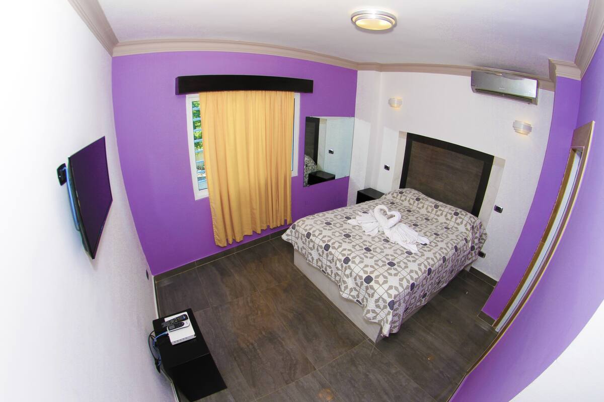 Quadruple Room | In-room safe, desk, WiFi (free), bed sheets