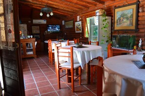 Bar-salon dans le hall