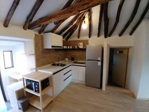 Appart'hÎtel (Dolkorom) | Cuisine privée | Grand réfrigérateur, micro-ondes, plaque de cuisson