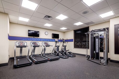 Hampton Inn Paramus - Image 17